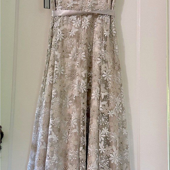 COPY - TAHARI Women's Sleeveless Embroidered Lace. Size 6. New with tags - NEVE… - Picture 10 of 12